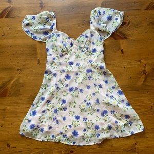 FOREVER 21 spring flowy dress super flattering!